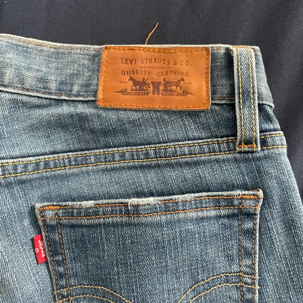 Women Levi’s Jeans